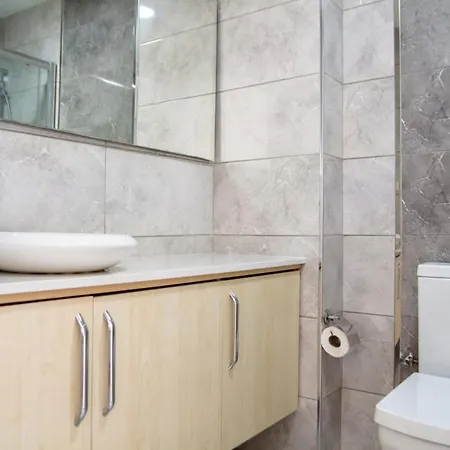 Superb Flat Near Sea With Shared Pool In Appartement *