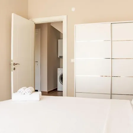 Appartement Superb Flat Near Sea With Shared Pool In